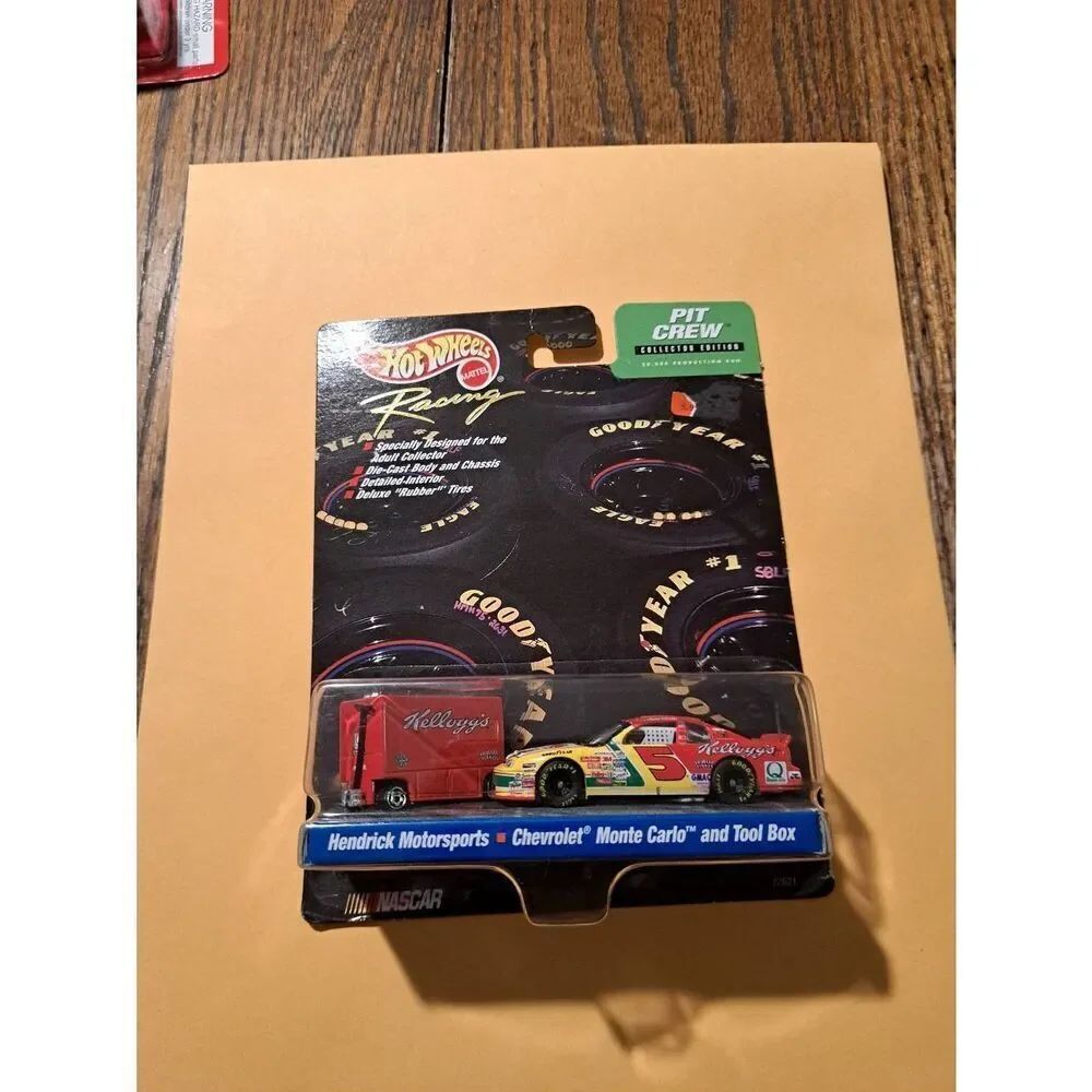 Vintage 1999 Hot Wheels Nascar Terry Labonte #5 Kelloggs RaceCar & Toolbox NIB